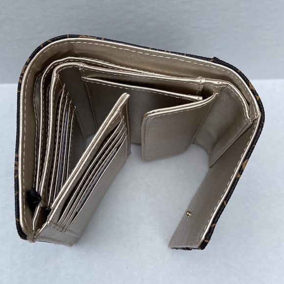 New GUESS Tyren Quattro G Trifold Wallet - Picture 7 of 8